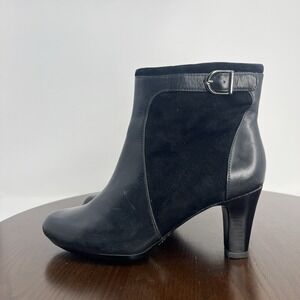 Clarks Ankle Boots Women's 7.5M Black Nubuck Leather Buckle Strap Zip Booties